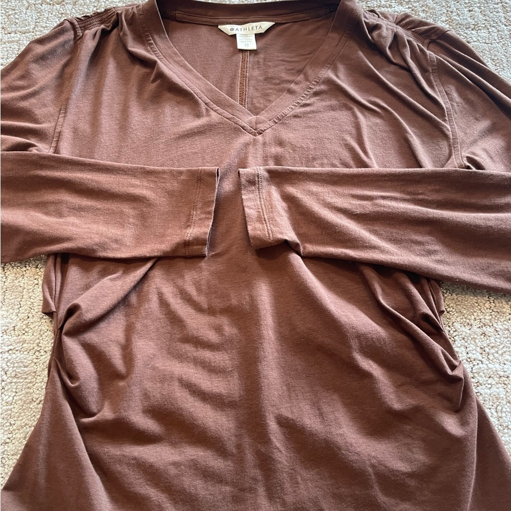 Athleta Outbound Chocolate Brown V-Neck Long Sleeve Ruched Tee, Athleisure, XS - Picture 14 of 16